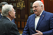 Пазаренето на Тръмп с Лукашенко: Какво стои зад посещението на Келог в Минск
