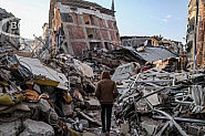 Над 325 000 души искат да са приемни родители на деца, пострадали от земетресенията в Турция
