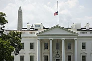 Удар по периметъра на Белия дом: Тайните служби задържаха шофьор