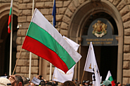 Граждани се стичат под прозорците на властта. Започва ден 3 от протестите