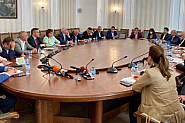Нинова след срещата с работодатели и синдикати: Опитваме се да постигнем разбирателство за актуализация на бюджета