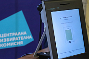 Контролно броят разписките от машините в някои секции
