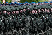 Милиони след смъртта на фронта: Разследване разкрива схемата на руските „черни вдовици“