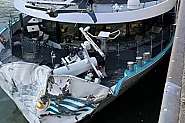 Драма на Дунав: Круизен кораб се заби в язовирна стена, 14 ранени