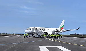 Летище Бургас отвори пистата след ремонт, първият полет кацна от София