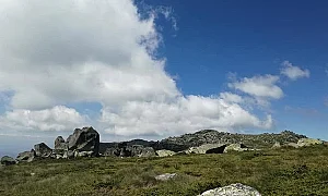 Слънчево в Западна България, облаци и дъжд в източната част на страната