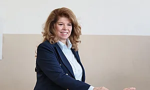 Президентът Йотова гласува и призова за бързо съставяне на редовно правителство