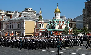 9 май 2026: Победата като инсталация, войната като реалност