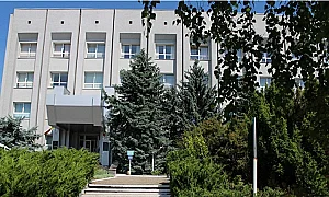 Три години вместо четири в университета? МОН оставя вратата отворена за промени