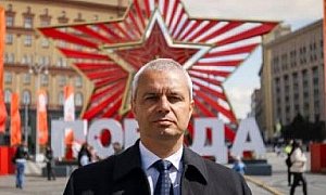 Защо в НС търпят глупостите на Костадинов? Ние защо търпим?