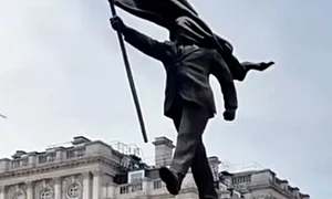 Банкси провокира Лондон с нова статуя на площада Ватерло