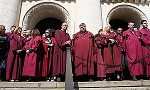 ВСС облече магистратите с по 2832 евро за държавна сметка
