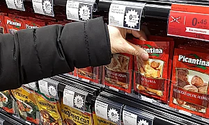 Търговците нямат желание рафтовете да са пълни, а всичко да се продаде