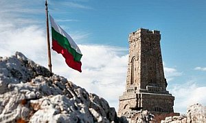 Пожалете 3 март! Ще се появи ли Румен Радев на Шипка като „човека от народа“? Коалицията му в ход