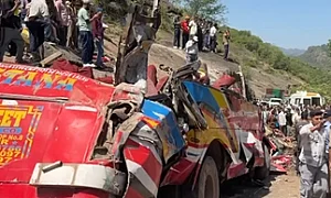 Ужас в Хималаите! Автобус се разби в дере – 21 души загинаха, 45 ранени