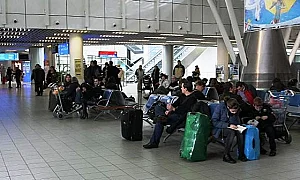 Стачка блокира три парижки летища, очакват се закъснения на полетите