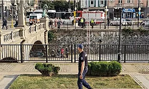 Убиха 36-годишен мъж като го блъснаха от Лъвов мост
