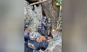 Търсили злато, а останали в капан. Как петима мъже оцеляха в наводнена пещера в Лаос?