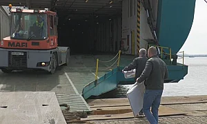 Корабът „Дружба“ отплава с изборни книжа за моряците