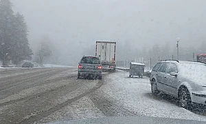 Сняг затрудни движението на прохода „Петрохан“