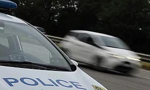 Екшън в Ботевград: Пътна проверка прерасна в гонка с полицията и сблъсък с униформени