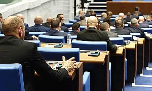 Служебната власт удължи бюджета до вота: 5% ръст на заплатите и през април