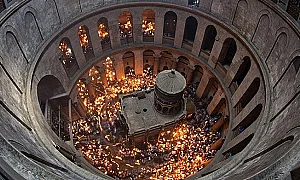 Пътят на светлината: Как Благодатният огън ще стигне от Йерусалим до гръцките острови