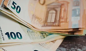 Замразяват депутатските заплати на нивото от март 2026 г.