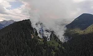Със специален дрон гасят пожар край Рилския манастир