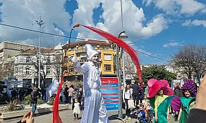 „Цветна феерия“ в Бургас: Парад на багрите и „театър на огъня“ за празника