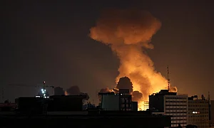 САЩ удариха с 900-килограмови бомби ядрени обекти и складове с боеприпаси в Исфахан