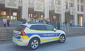 Делото срещу Бургазлиев с АТВ-то започна и го отложиха заради сигнал за бомба