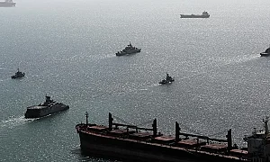 САЩ отрекоха ирански удар по военен кораб при опит за отваряне на Ормузкия проток