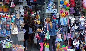 Търговията се сви, спад в сектора за имоти, IT бизнесът дърпа нагоре