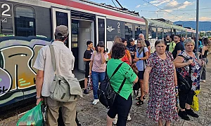 БДЖ отново на релсите на абсурда: Влак за Лом потегли без чакащите пътници