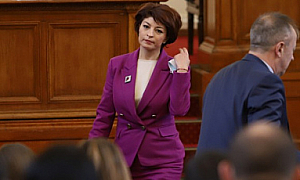 Напрежение в парламента след декларация на ГЕРБ, изключиха микрофона на Атанасова
