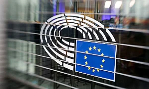 Заради риск от изтичане на данни ЕС спря Signal чат на висши служители