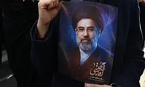 Новият върховен лидер на Иран е в неизвестност – помага ли това на режима?