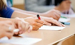Изпит по калъп: Защо рекордните 60 точки на матурата са червен флаг