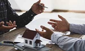 Неплатените задължения са проблем при продажбите на коли и имоти