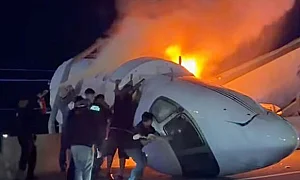 Самолетът на милиардера Уорън Бъфет падна на магистрала, има загинали