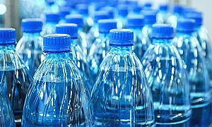Близо 20 хил. литра бутилирана вода от държавния резерв тръгват към Свищов
