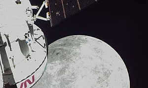Новини от космоса: „Орион“ вече пътува към Луната