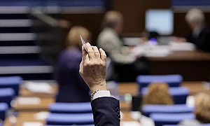 НС се захваща с промените в правомощията на особения търговски управител