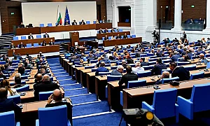 6,8 пъти по-висока заплата от минималната: Българските депутати първенци в Европа