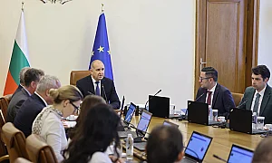 Първо изчезна логото, сега Радев пренарежда разказа – МОЧА, Пловдив и една подмяна