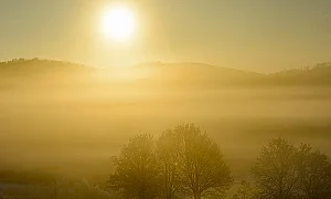 Слънчево и горещо време с температури до 36°, на места следобед ще превали