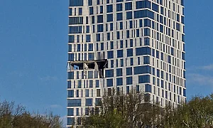 Украински дрон удари луксозна сграда в Москва дни преди 9 май