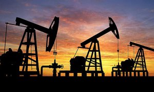 Геополитика vs. свръхпредлагане: Петролът изпраща най-лошата си година от 2020