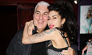 Бащата на Ейми Уайнхаус загуби делото за вещите ѝ